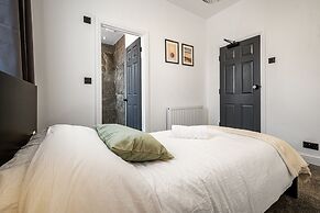 Immaculate 6-bed House in Newcastle