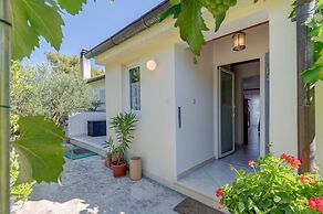 Beachfront apartment Milan with balcony