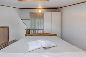 Beachfront apartment Milan with balcony