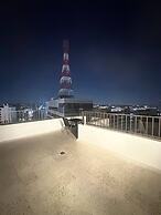 JRE Cozy Rooftop Near Al Services 23
