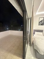 JRE Cozy Rooftop Near Al Services 23