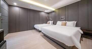Two H Hotel