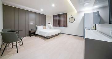 Two H Hotel