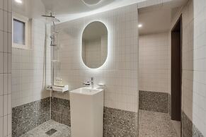 Two H Hotel