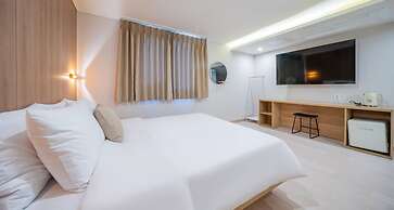 Two H Hotel