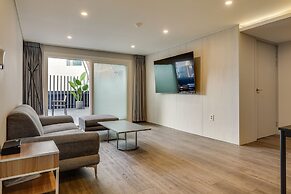 Two H Hotel