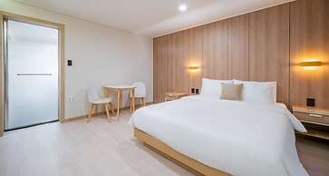 Two H Hotel