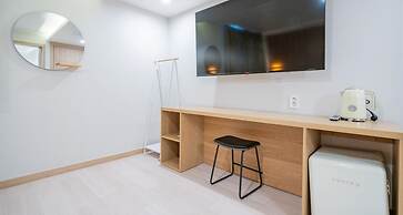 Two H Hotel