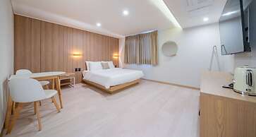 Two H Hotel