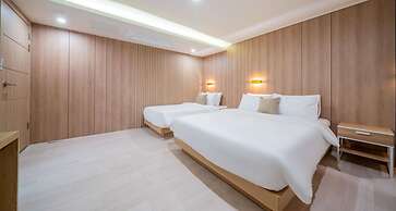 Two H Hotel