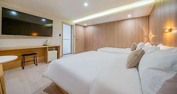 Two H Hotel