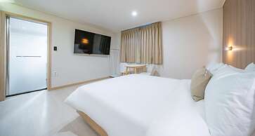 Two H Hotel