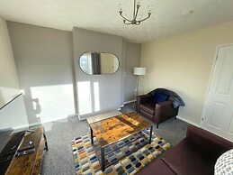 6 Person Spacious Home with Garden