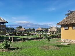 PENETY AMBOSELI RESORT