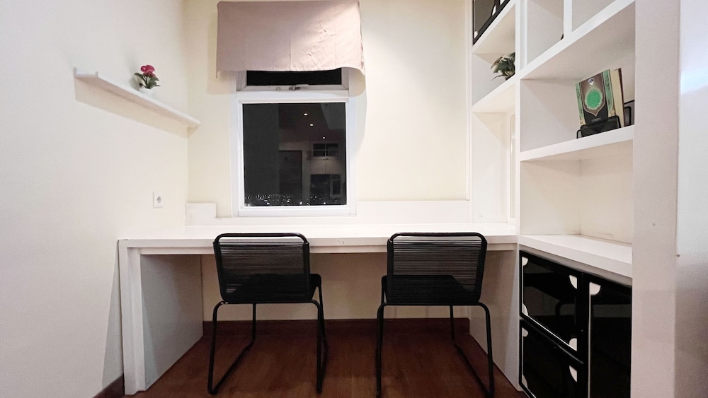 Stylish Studio Room At Apartment Vida View Makassar