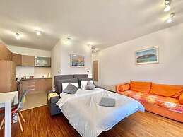 Seaview Couple Studio with pool Przno