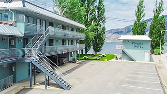 Poplars Motel on the lake