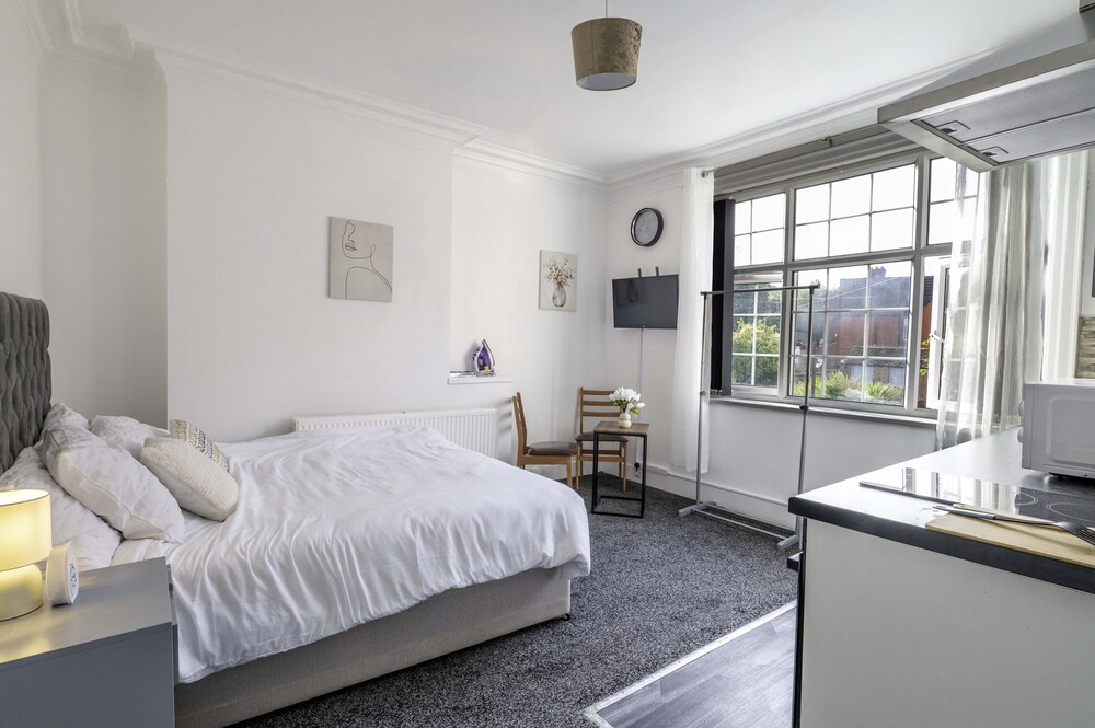 Lovely 2-bed Studio10 in Coventry