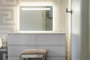 House With Modern Interior, Conveniently Located