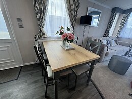 Beautiful 2-bed Holiday Home