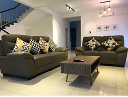 Hom Villa 16-25 pax