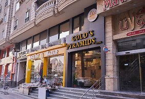 Gold's Pyramids Hotel