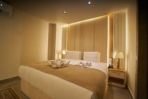 Gold's Pyramids Hotel
