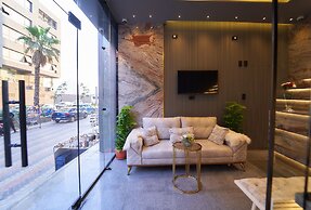 Gold's Pyramids Hotel