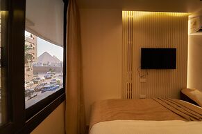 Gold's Pyramids Hotel
