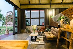 EJ House