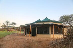 Explore Mara Camp