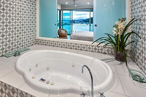 Pavillions 25 Penthouse with Marina View