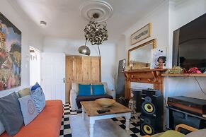 Vibrant & Eclectic 3 Bedroom Flat - Bedminster, Bristol!