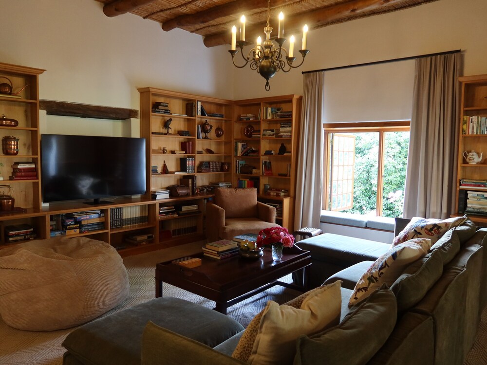 Navarre Residence