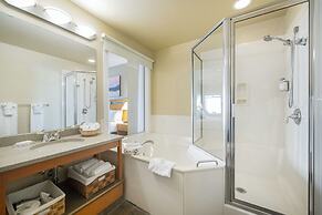 Sidney Waterfront Inn & Suites
