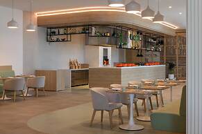 Staybridge Suites Dubai Business Bay by IHG