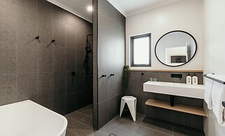 Met Apartments