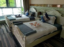 Crystal Palace Hotel