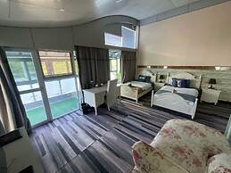 Crystal Palace Hotel