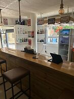 HILLMON'S HOTEL BAR & LOUNGE