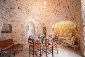 TD Trullo Titiro w Wine Cellar Vineyard Pool