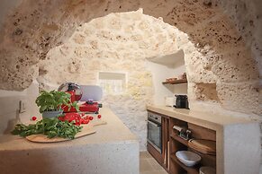 TD Trullo Titiro w Wine Cellar Vineyard Pool