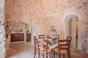 TD Trullo Titiro w Wine Cellar Vineyard Pool