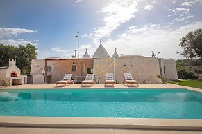 TD Trullo Titiro w Wine Cellar Vineyard Pool