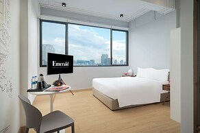 Emerald Hotel Residence