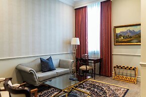 The Monarch Hotel