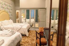 The Monarch Hotel