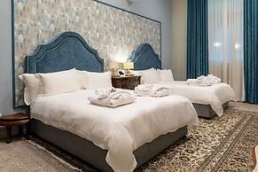 The Monarch Hotel