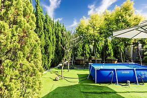 L.M.S B&B GLAMPING
