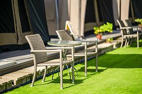 L.M.S B&B GLAMPING
